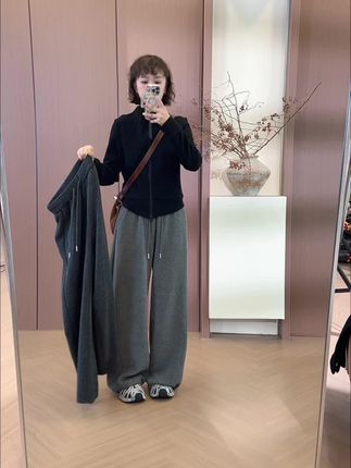 是定制浅灰的,不是浅浅灰!真的很好看#梨形身材穿搭 #显瘦裤子 #卫裤 #百搭神裤