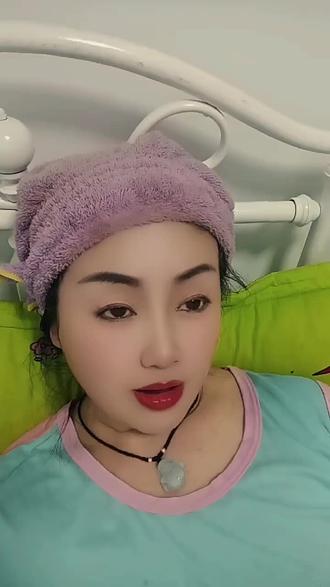 听说渣男现在都不对小姑娘下手了,因为现在小姑娘都现实理性,开始对中年妇女下手了,因为中年妇女还是脑残还是想当年的恋爱脑,中年妇女们等着吧你们第二春又来到了🤪