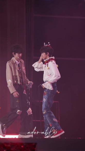 陈浚铭就这样萌晕所有妈咪 小吉米这样的萌物能不能人手一只 天天都在感叹好萌好萌好萌好萌好可爱好可爱好可爱!!!#陈浚铭 #陈浚铭世首萌#陈浚铭四萌一