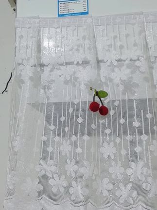 你知道空调对着人体直吹会有什么后果吗?大多数家庭还在用空调挡板挡风,不仅把风挡完了,而且还会有冷凝水。现在城里人都在用这个空调帘,既能改变空调的风向,还不会影响空调正常制冷。安装简单,一撕一贴就能挂上魔术贴,可以取下来反复使用,不挑机型。家里有老人孩子的一定要装上一个。