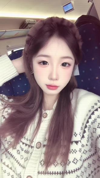 你说我不够成熟 等当我看透一切不顺心的事时 才发现我也才十五岁