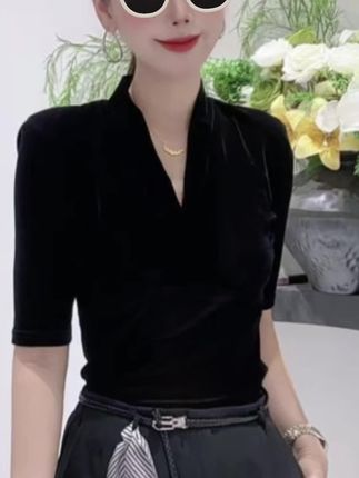 黑色金丝绒长袖女春秋欧货漂亮小衫深V领露锁骨t恤修身打底上衣#高级感穿搭 #打底衫搭配 #内搭外穿都好看 #洋气减龄 #显瘦穿搭