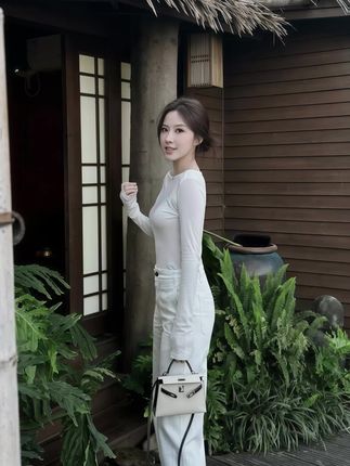 #通勤穿搭万能配色公式 #早秋穿搭三分钟出门不是梦  #早秋通勤出游穿搭一起拿捏  #一条半身裙搞定一周通勤穿搭 #秋季日常实用穿搭思路分享