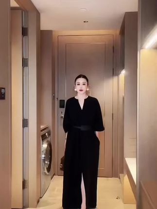 这款长裙穿起来实在太舒服了,显瘦显高,穿上它你就是女神!@DOU+上热门