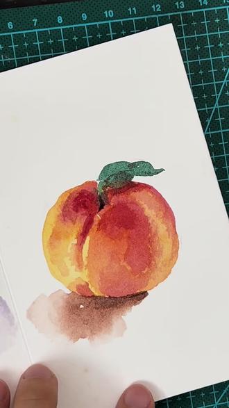 水彩重启计划|桃子 今天画了个桃子~
碎碎念:诚实面对自己的时候,整个人会更舒展了呢!
#水彩水果画法 #画桃子 #水彩