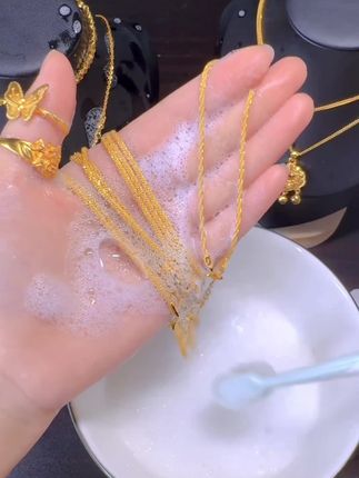 洗澡游泳蒸桑拿,不必小心翼翼摘下。