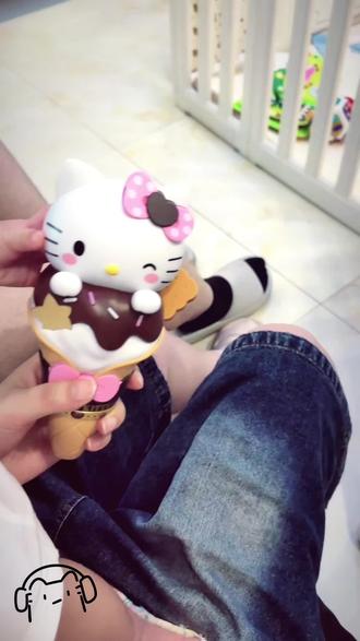 #肯德基hellokitty #最可爱最萌的冰淇淋 #可爱感爆棚的冰淇淋 小型卡拉OK,天天k歌,太实用啦!