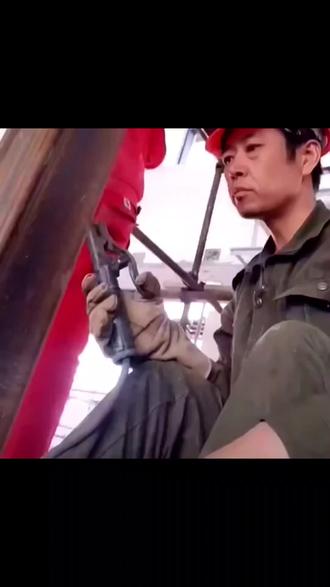 放假?放什么假,只有对社会没有用的人才会放假。像我这种国家栋梁之才,就是要干活。#真实生活分享计划 #五一劳动节 #在岗 #搞笑