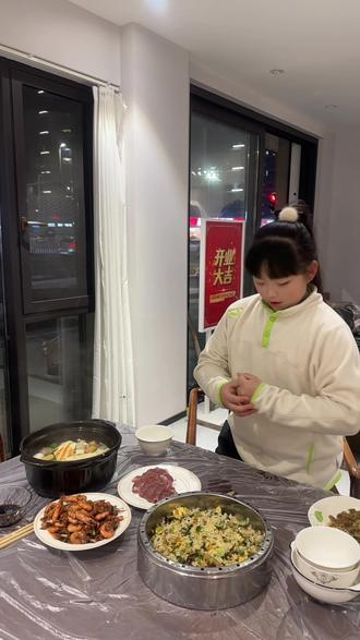 今天来做个蛋炒饭,因为我妈想吃了😋#美食 #乡村美食 #今晚吃什么 #孩子教育 #在家做美食