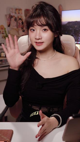 灯光到位💡光影到位✨质感翻倍‼️
新学的“3灯布光法”真的很适合我这种小房间的拍摄!果然我离摄影师就差一束光🌟🤣#口播打光 #智云补光灯 #布光 #打光 #智云M60Ultra