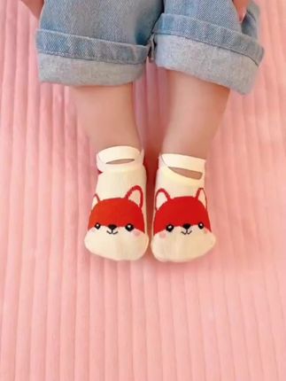 夏天天气热又整天在空调房,粑粑提前给宝宝入了几双这个地板袜,舒适透气不闷脚,隔凉防滑又好看#地板袜 #学步袜 #宝宝袜子 #鞋袜 #好物分享