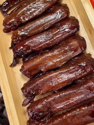 这个老卤大鸭翅也太好吃吧,香香辣辣的,卤的丝丝入味,追剧下酒都很合适#美食 #太好吃了 #好吃到停不下来 #老卤鸭翅
