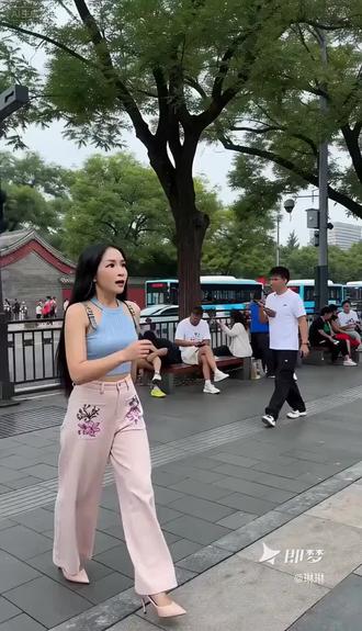 蝴蝶用四川话怎么说#即梦AI #AI分身戏精大赛 #我的AI分身杀疯了#即梦ai