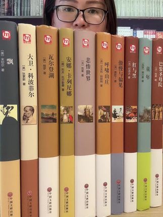 经典永流传,错过再难寻! 白菜价了,全10册正版全译高端典藏的《世界十大名著》,每一本都是精装硬壳,双层封面,锁线精装,现在商家冲销量活动力度特别大,这样的十本只要90多还包邮,平均一本才几块钱,妥妥的福利冲量价。还没有一套的书友们一定不要错过! #世界十大名著全10册 #世界文学名著 #必读书单 #文学经典 #好书推荐