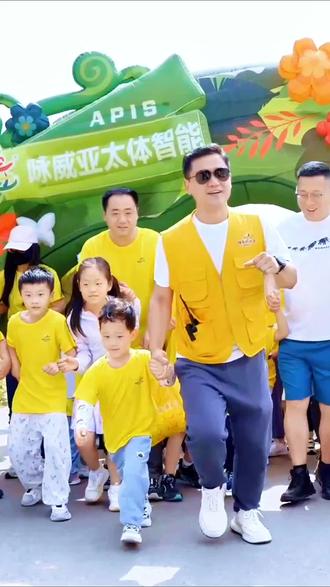 济宁市美术馆|亲子欢乐跑开始啦🏃🏻♂️🏃🏻♂️ 一场欢乐的巨型闯关游戏,
一段难忘的亲子时光,
带上你的小小战友,一起冲,一起笑,一起冲向胜利终点🎉
