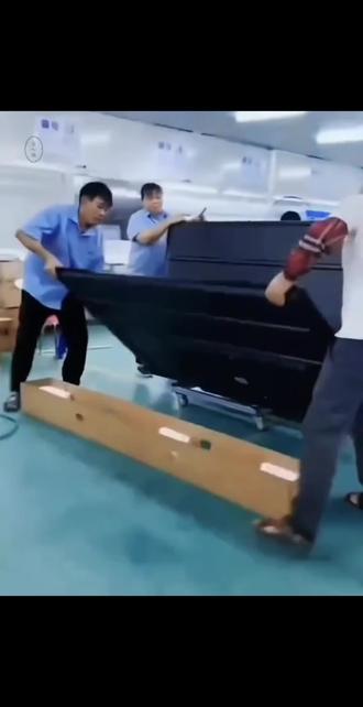 初雪如柳絮纷飞轻柔地吻过枯枝、 将天地晕染成一片素白谁会花四五千买个电视老板放福福两百台#智能电视 #电视机 #液晶电视#高清智能电视@DOU+上热门