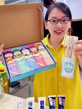 这个牙膏真的很好用,云南白药五福牙膏套装,它里面有五支牙膏,总共有500g,可以用很久。它的味道很清新,可以很好的清洁口腔,让口气更清新,而且它可以很好的照顾牙龈,让你的牙齿更健康,喜欢的朋友不要错过了,赶紧点击链接购买吧!#云南白药牙膏 #牙膏 #清新口气牙膏推荐