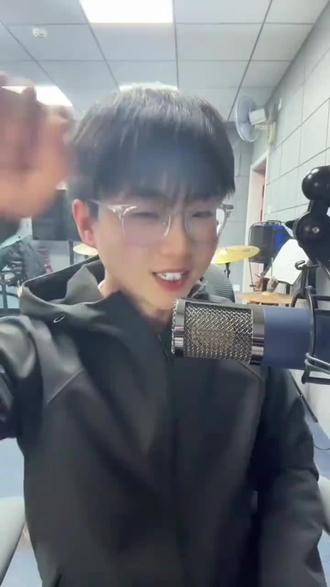 #音乐 #人民艺术家 #唱歌 #内容启发搜索 #内容过于真实 原唱:98258504239