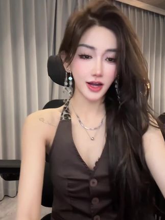 辣妹性感缎面豹纹挂脖上衣高级感露肩马甲外穿无袖吊带背心#无袖吊带背心 #露肩马甲外穿 #背心穿搭 #辣妹穿搭 #高级感穿搭