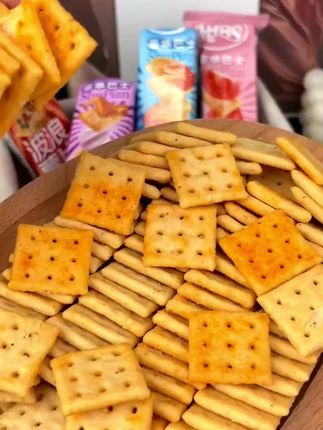豪华巴士咔吱脆薯片小饼干休闲小零食#零食推荐 #薯片 #小饼干 #零食