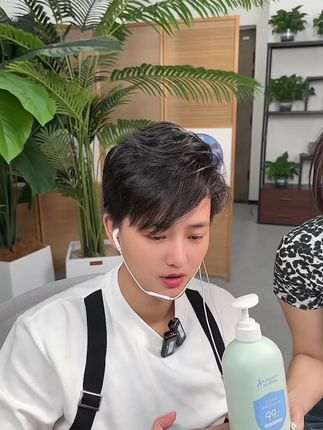配方温和不伤手,安全无刺激,母婴专用,特有活性去渍因子,深层去渍,洁净力强,低泡易漂洗配方,快速过水即清,杜绝化学残留#袋鼠妈妈 #内衣裤洗衣液 #内裤洗衣液