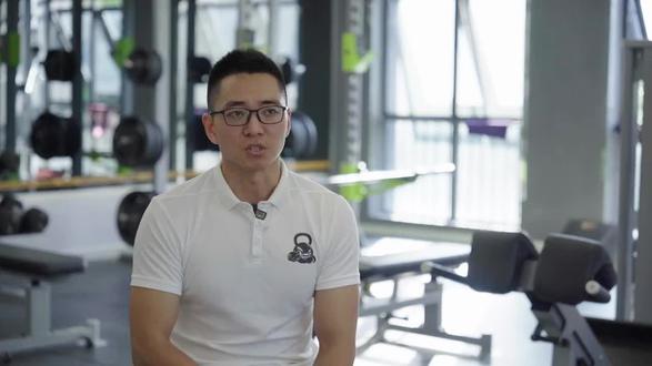 "不仅是健身领导者,还是健康生活方式的领导者"虽然单场比赛只有8分钟,却浓缩了他十几年的执教生涯!第二届浙江技能大赛社会体育指导组冠军黄凤翔专访 #教练 #冠军 #健身