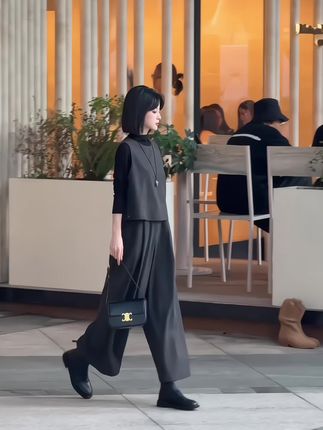 #洋气减龄 #时尚穿搭 #宽松显瘦 #通勤穿搭 #早秋新款