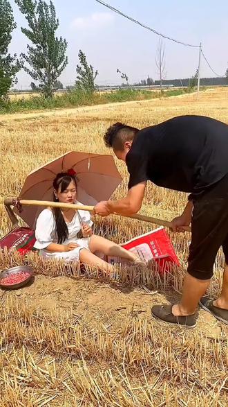 搞笑视频合集男女搭配干活不累