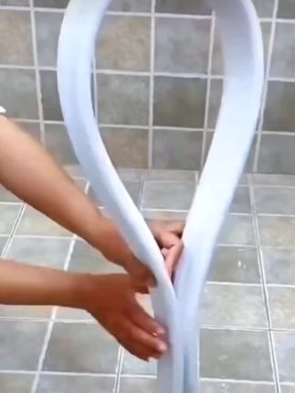 家里没做干湿分离的,赶紧用这个挡水条吧,轻松实现浴室干湿分离,告别洗澡后一地水。#浴室挡水 #浴室挡水条 #浴室挡水条可弯曲自粘 #挡水条 #浴室好物