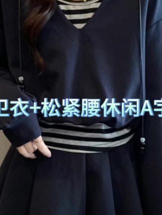 大码女装假两件卫衣+松紧腰气质显瘦休闲A字百褶裙套装女秋季胖MM#高品质轻奢女装 #面料柔软舒适 #穿出自己的风格 #新款假两件卫衣百褶裙套装 #爆款热卖中