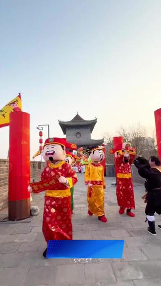 即墨古城新春灯会开业了,每天中午12点~晚上22点,白天南城墙网红打卡,晚上5点钟以后,北城墙欣赏灯会#即墨古城新春灯会#即墨古城