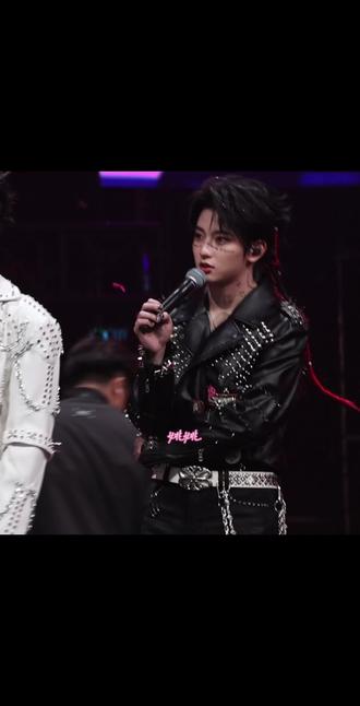 小穆得志
特别感谢女神给我代拍 @vv .
分享给喜欢穆穆的宝宝看看这个小穆得志
#穆祉丞 #穆瑞恩 #萌 #可爱 #荣耀之战