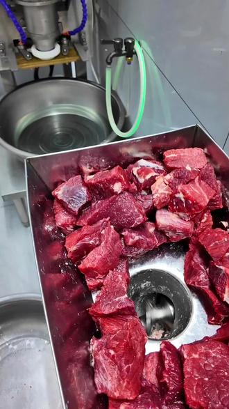 今日制作《顶级牛筋丸》Q弹爆汁,一秒入魂!#潮汕牛肉丸 #潮汕牛筋丸 #潮汕美食 #海南美食 #儋州美食