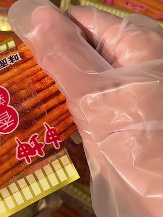 啊啊啊!香辣酥脆的酒鬼辣条,这个价太卷了!#追剧必备#童年零食#零食推荐