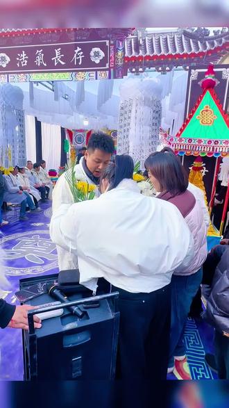 1. 岁月难掩思念,山河皆有回响,愿逝者安息,生者安康。
. 念往昔情深,怀故者难忘,惟愿天堂无憾,岁岁常安。
3. 清风寄哀思,山海藏惦念,逝者已矣,思念长存。
4. 时光留痕,思念未改,愿离去的人归向暖阳,生者皆念心安。
5. 一别再无归期,思念岁岁年年,愿天堂无忧,万事顺遂。
6. 怀感恩念过往,藏思念赴前路,逝者安息,生者珍重。
7. 山河依旧,故人难寻,惟以思念寄余生,愿天堂安好。
8. 岁月轻藏离别,思念漫过时光,愿逝者安息,山河无恙。
9. 念君如故,思之深切,愿天堂无苦,岁岁长安。
10. 离别虽隔山海,思念从未缺席,愿逝者安息,生者向阳#星火鼓舞团 @河南三妞