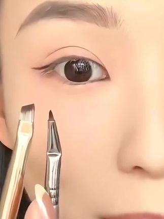 姐妹们们人手一支的折角眉刷!超细超顺滑!用它画眼线卧蚕自然不生硬好绝! #眼线画法 #适合新手的化妆刷推荐#超便宜超划算 #大暑消夏开吃啦#无限回购的宝藏单品