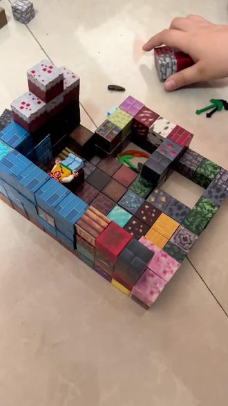 孩子又说磁力方块不够用了,不够搭雄伟的建筑#磁力方块 #我的世界 #磁力方块积木 #过家家 #玩具