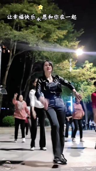 生活偶尔有点忙,有点累,但只要音乐一响,所有疲惫都能在舞步中烟消云散~广场舞,我的专属解压神器!