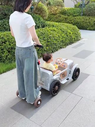 小姨送的电动汽车可把番茄开心坏了,自己可以开也可遥控,还能连蓝牙放音乐唱歌,大人可以一起玩,出门遛娃解放双手了#儿童电动车#哄娃神器