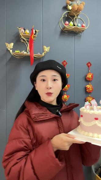 这个蛋糕都够两三个人吃了,颜值又高又好吃!
#蛋糕 #蛋糕定制 #动物奶油蛋糕 #生日蛋糕