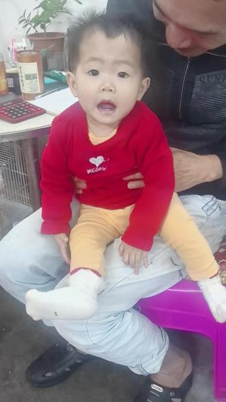 【1岁2月+】之前总是叫爸爸,把老母亲羡慕了,第一次清晰叫妈妈😂,把老母亲感动得差点落泪🥹,虽然第二次当妈,还是很激动的🥰#宝宝学说话 #骗你生女儿 #人类幼崽 #可爱的萌娃宝宝 #那式糖色 @DOU+小助手 @DOU+上热门