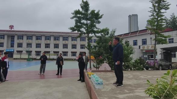热烈祝贺我校2026年九年级176人参加各县区体育中考现场测试,获得满分30分的104人,多人达到荣誉成绩标准,平均29.1分!
看一所学校办得好不好,就看这所学校的体育成绩。
体育,是一所学校真正的教育灵魂,是校风、学风、精气神最直观的体现。
少年强则体魄强,体魄健则心智坚。
唯有拥有强健挺拔的体魄,才有充沛精力深耕学业;
唯有意志坚韧向阳成长,方能从容斩获优异文化成绩。
德智体全面发展,身心同步向上。
以体育强健少年筋骨,以书香涵养少年格局,
用心育人,用心育才,不负韶华,再创辉煌!