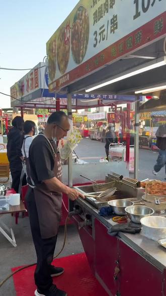 夜市恢复营业了 老尹一家等着朋友们#节日里的餐饮人