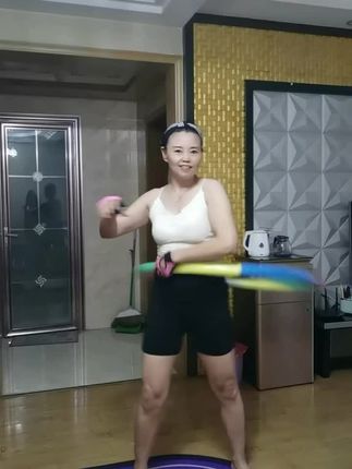 根本坚持不了~那是你没找到适合自己的运动。#把烦恼通通都甩掉 #全身脂肪就是这样甩没 #告别水桶腰大肚腩 #适合女人的健身塑形方法 #减脂专用呼啦圈