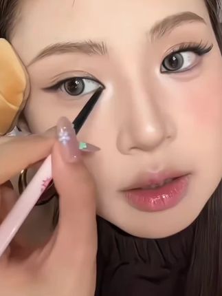 自带刀锋刷的胶笔能有多好用手残党也能画出完美眼线的秘密就是它#眼线胶笔 #好物分享#防水防汗不晕染 #自用好物推荐 #平价好物