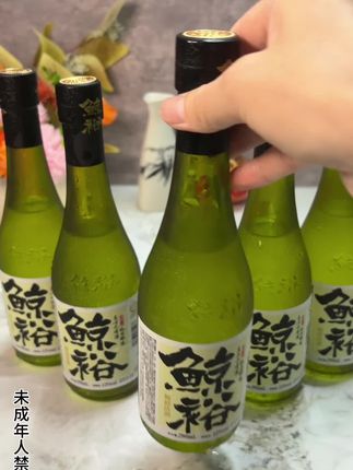 鲸裕清酒 唱啤酒胀肚,白酒辣嗓子,那就试试这款国产鲸裕清酒,15度特别好入口,不辣不呛回味还有蜜瓜香,现在活动价到手两瓶巨划算,#性价比超高#好喝不贵 #鲸袼淸酒 #清酒 #微醺时刻