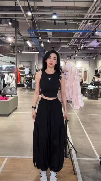 #阿迪达斯 adidas/阿迪达斯新款时尚设计款百搭休闲宽松运动气球裤#灯笼裤 #休闲裤 #设计款 #慵懒风