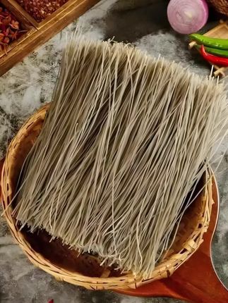 快来抢这个手工红薯粉啦,16块8发五斤,厂家活动才有这个优惠#纯手工红薯粉条 #红薯粉条 #红薯粉 #农家红薯粉 #粉条