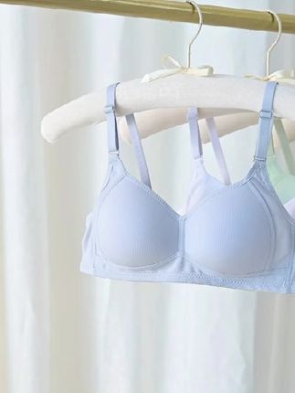#dou上热门 适合发育期女生穿的内衣来了!无钢圈设计,软糯舒适,不勒胸,不压胸,防凸点不尴尬,加宽弹力,侧比不勒肉,轻薄透气,面料很亲肤,穿上它没有任何束缚感,让发育更自在。#舒适文胸 #美背 #发育期运动背心 #面料舒适透气 @DOU+小助手