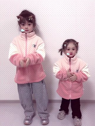 我的两个小棉袄,父母半生恩,姐妹一世情,愿你两姐妹情深健康成长#高品质童装 #女儿穿搭 #加绒外套 #每日童装穿搭分享 #童装